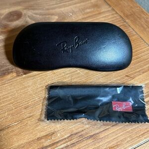 Ray-Ban Hard Case with‎ Cleaning Cloth